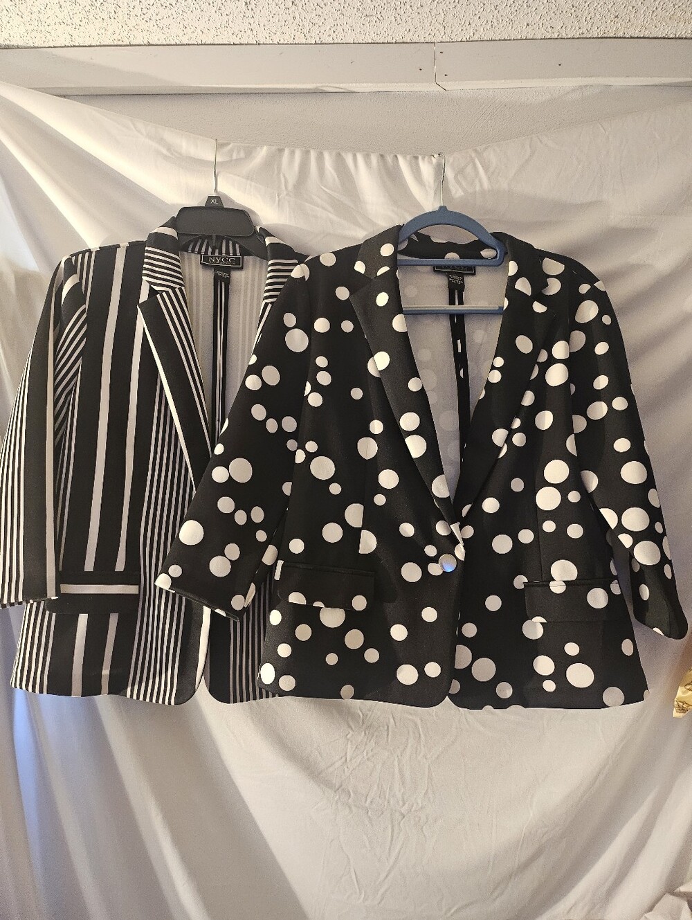 2 NYCC’s black and white blazers 3/4 Sleeve Large